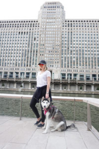 Leggings and v-neck tee on Chicago River