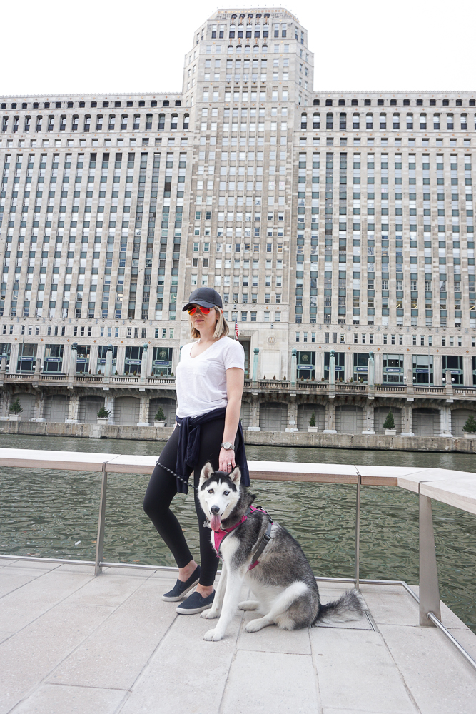 Leggings and v-neck tee on Chicago River