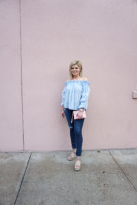 Blue Off the Should Top and Jeans // Cashmere & Jeans // Chicago, IL
