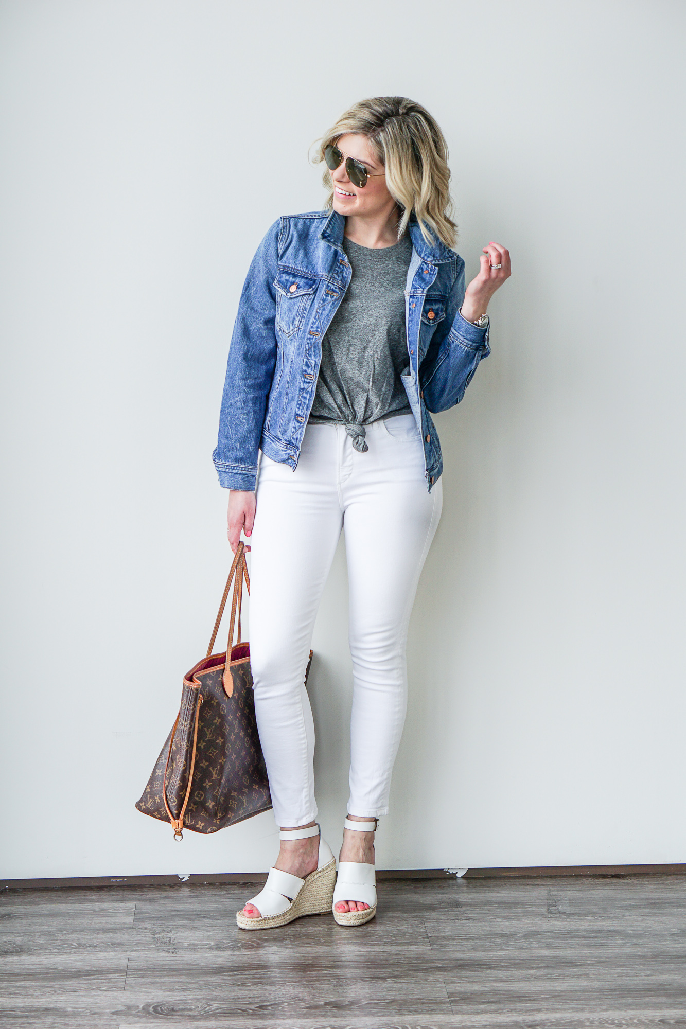 white jeans and jean jacket
