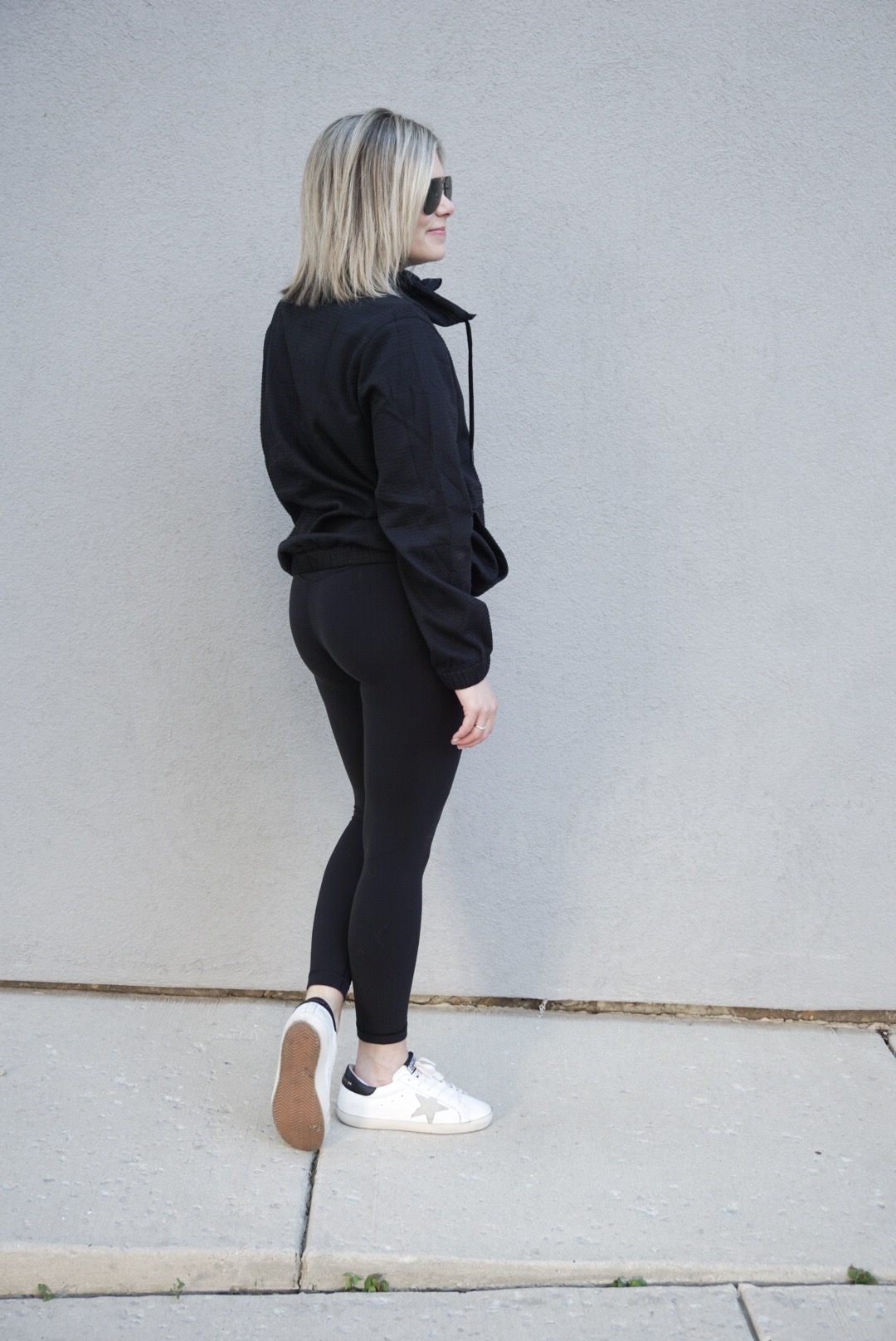 athleisure outfit 