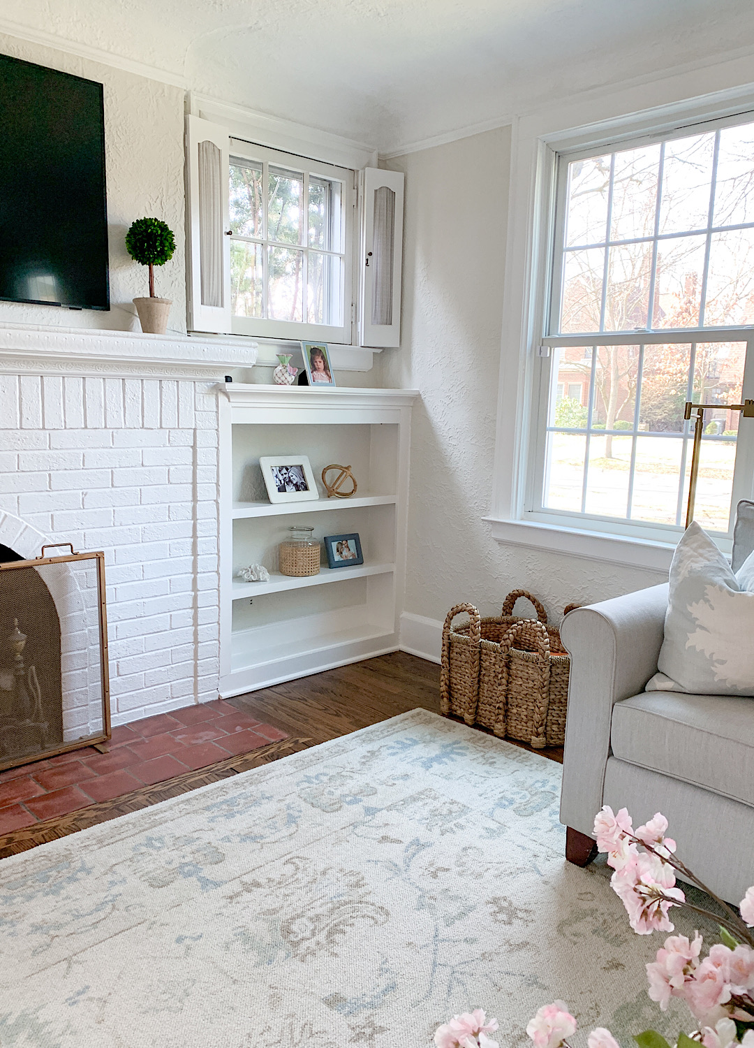 My Coastal Grandmillennial Home Tour of Our First Floor - Cashmere & Jeans