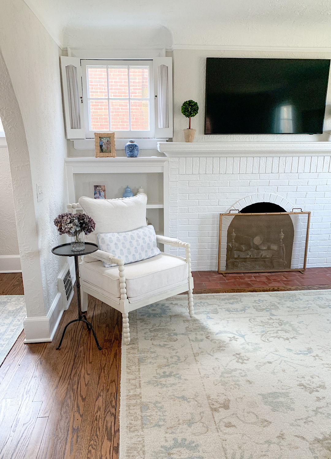 My Coastal Grandmillennial Home Tour of Our First Floor - Cashmere & Jeans